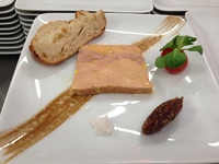 Repas de Noël : entrée au foie gras et pain de campagne