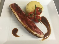 magret de canard ecrase de pomme de terre tomate grappe