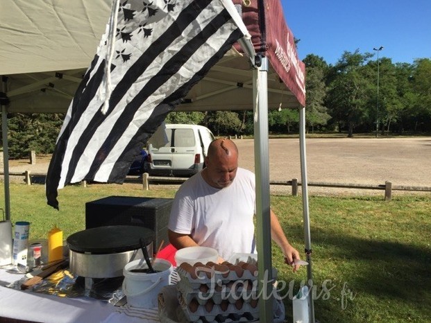 brunch crêpes et galettes pour votre retour de mariage , sur place avec tous le matériel