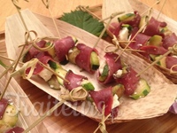 Mini-brochette de courgette / magret de canard / feta / menthe