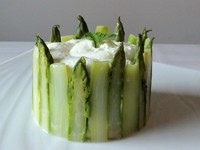 Timbale d'asperge à l'anguille fumée