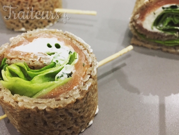 maki de wrap de saumon fumé au sarrazin