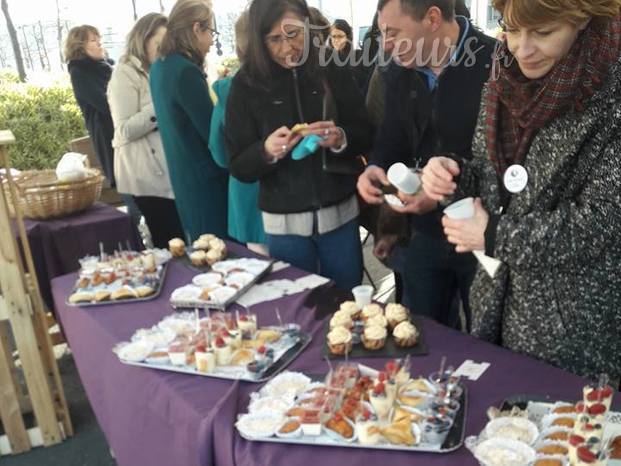 Apéritif pour le forum Lumières sur l'Emploi.jpg