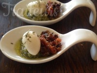 Cuillères au pesto, tomate confite et mozza