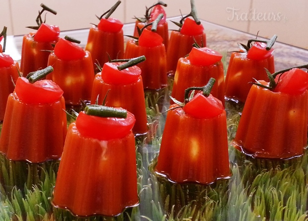 Cannelés de gazpacho, mozzarella & basilic