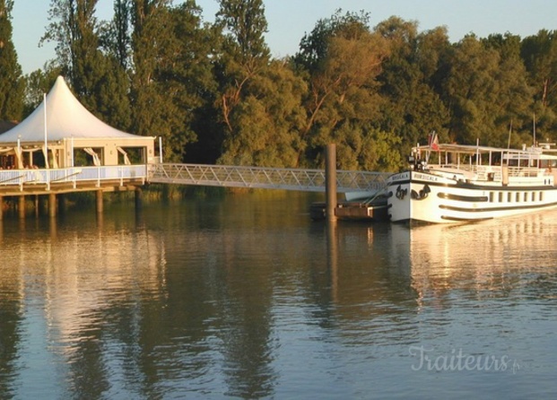 Arrivée au restaurant sur pilotis