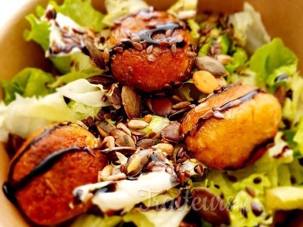 Falafel de pois chiche, salade du jardin et graines toastés