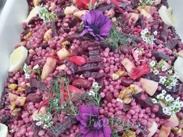 Salade mixte, de saison, fleurs comestibles.