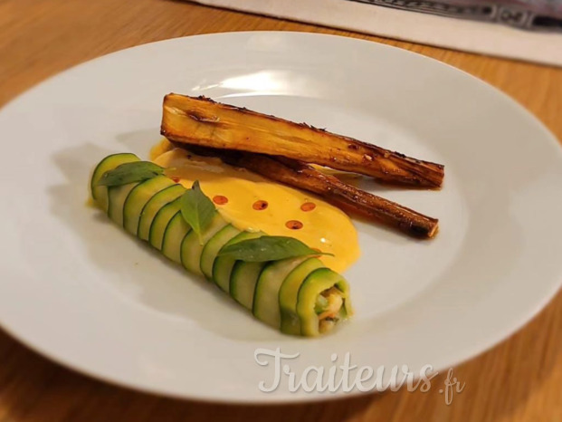 Rouleau de courgette farci au tartare de langoustine