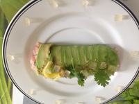 Mille feuille d'avocat aux crevettes