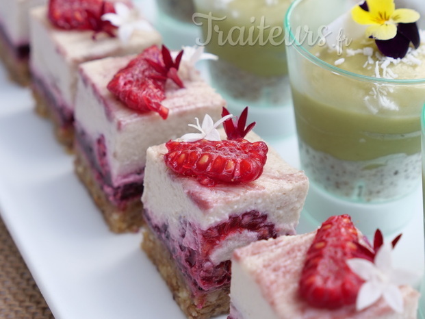 Entremet Framboises, vanille, menthe.JPG