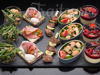 Buffet mange debout