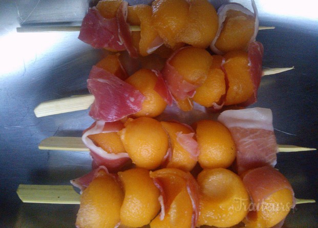 Brochettes de melon et jambon