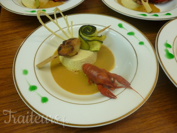 crémeux de foie gras en nage de bisque, brochette de st jacques et rouelle de courgette