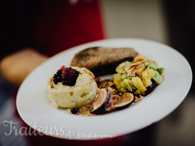 Filet de canette miel, figues, amandes, fruits rouges - Mille-feuilles de pommes de terre - Légumes