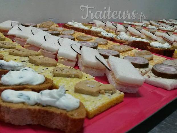 Plateaux de toasts froids salés