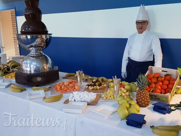 Animation fontaine de chocolat et brochettes de fruits