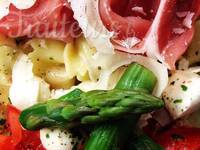 Asperges, jambon de pays, mozzarella et farfale