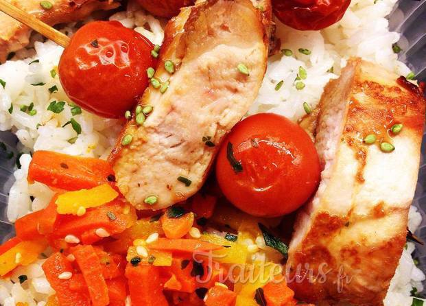 Carottes, poisson du jour, tomates cerises et riz