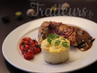 Suprême de pintade farcie et son écrasé de pomme de terre à la crème fraiche