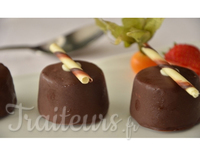 craquants de mousse au chocolat blanc et noix de coco et leur coulis lacté