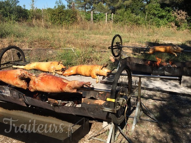 Repas 150 personnes 2 agneaux de Rodez et 3 porcelets de Lacaune