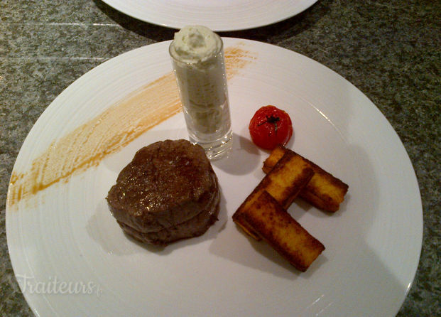 Filet de boeuf wagyu, chantilly de wasabi, croquettes de polenta