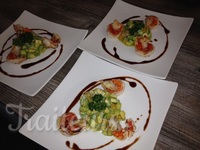 Tartare d'avocat et gambas