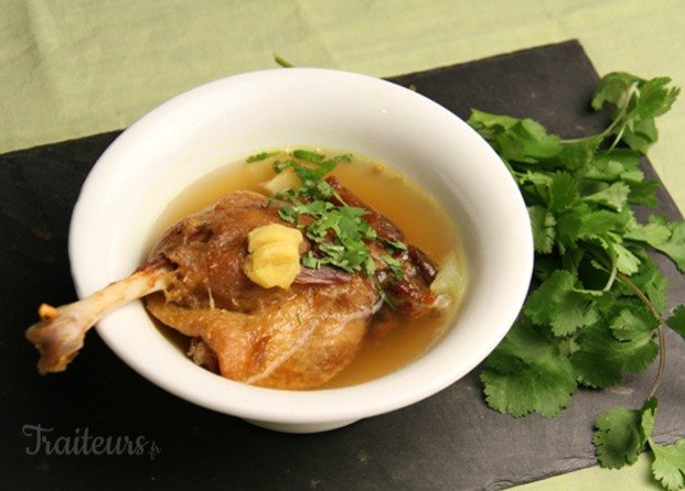 Confit de canard, bouillon thaï au gingembre et citron vert