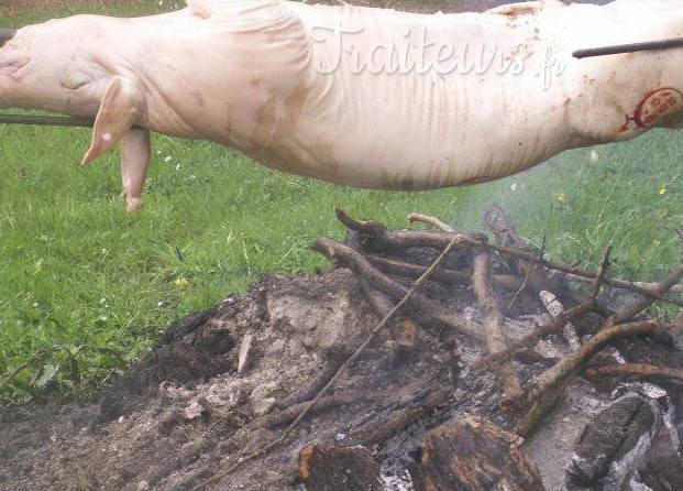 Cochon cuit à la broche