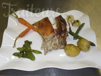 Carré de porcelet aux fines herbes fraîches, panier de légumes