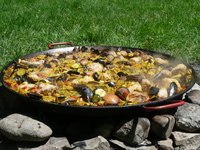 Paella au feu de bois