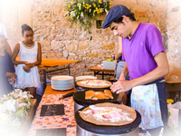 Voir les galettes et les crêpes se faire plaît aux petits comme aux grands !