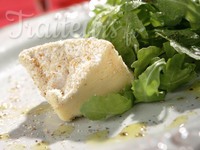 Fromage à l'assiette et salade