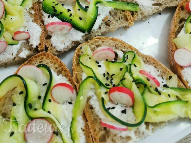 Bruschetta courgette radis.jpg