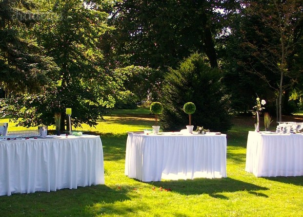 Vin d'honneur dans le parc