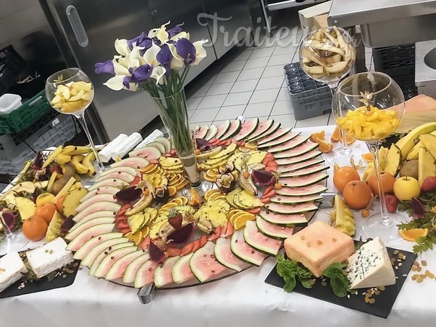 buffet de fromage etde fruits