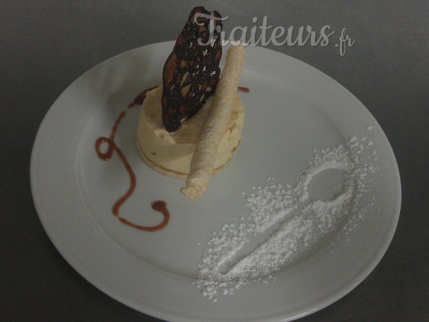 Mousse de caramel, tuile de carambar et meringue maison