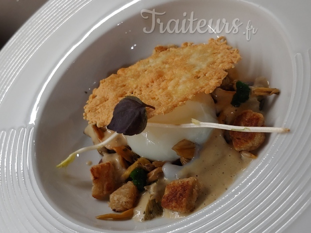 oeuf parfait, champignons des bois, parmesan en texture