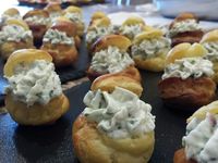 Choux a la creme de roquette, parmesan et pancetta