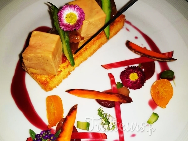 assiette de foie gras en chef à domicile.jpg